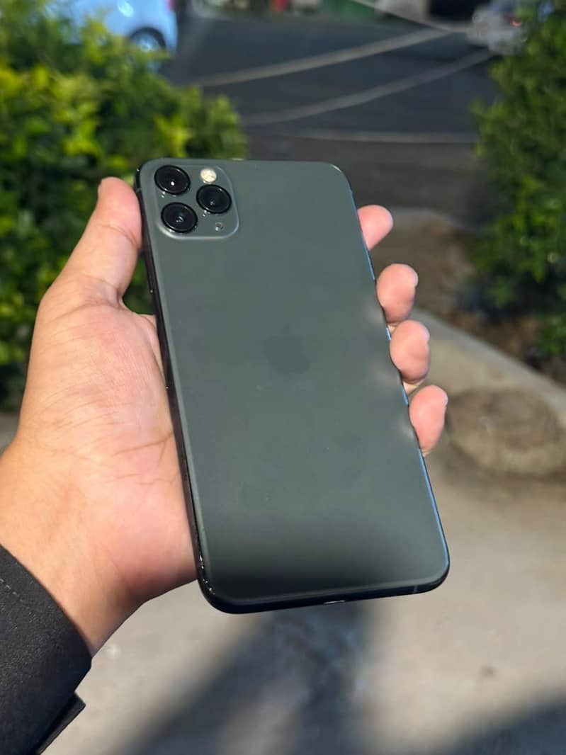 Apple iPhone 11 Pro Max 4