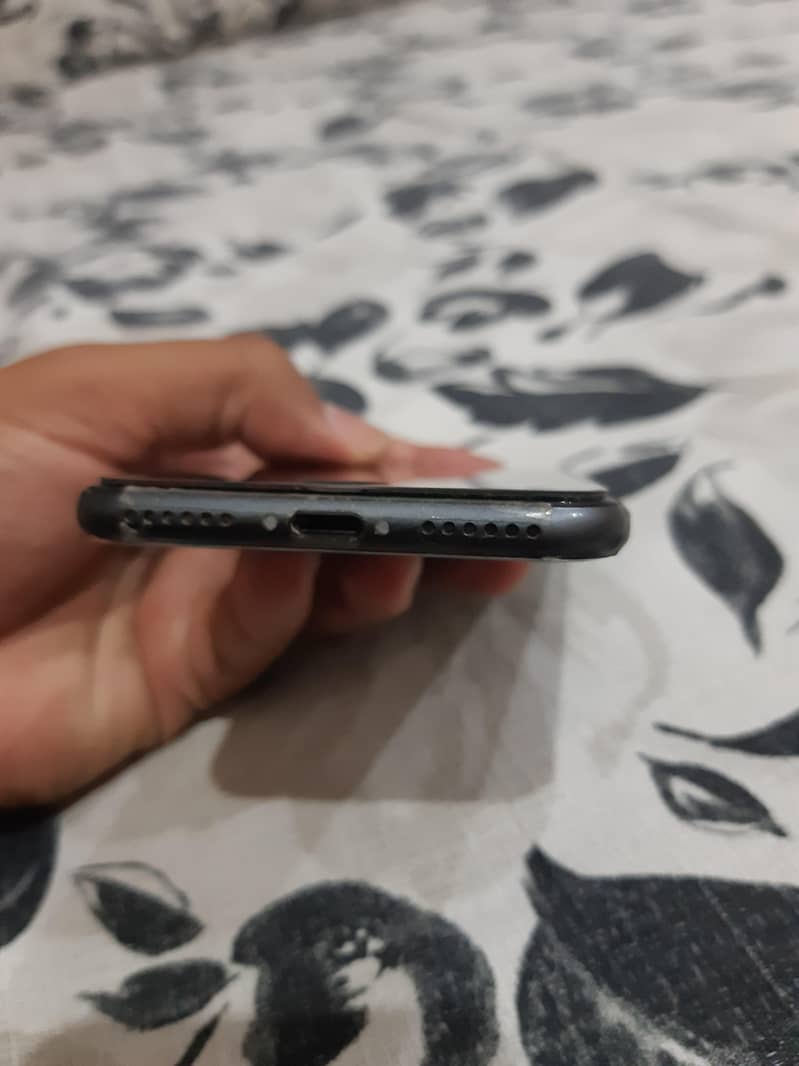 Apple iPhone 8 3