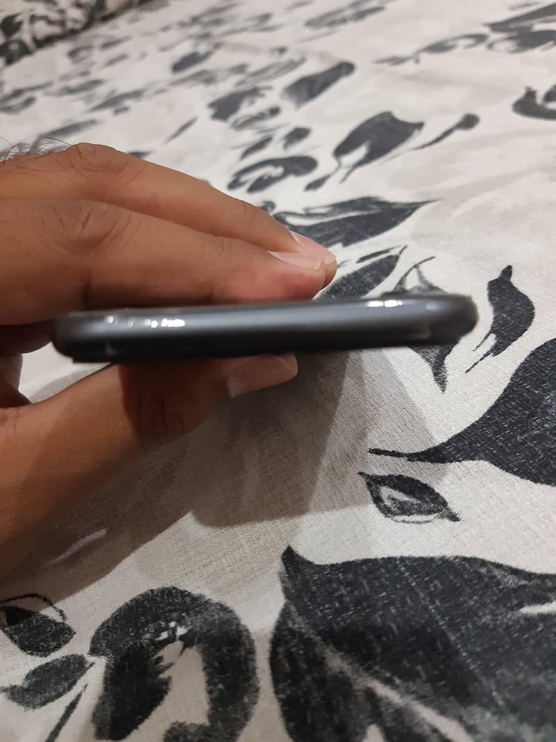 Apple iPhone 8 4