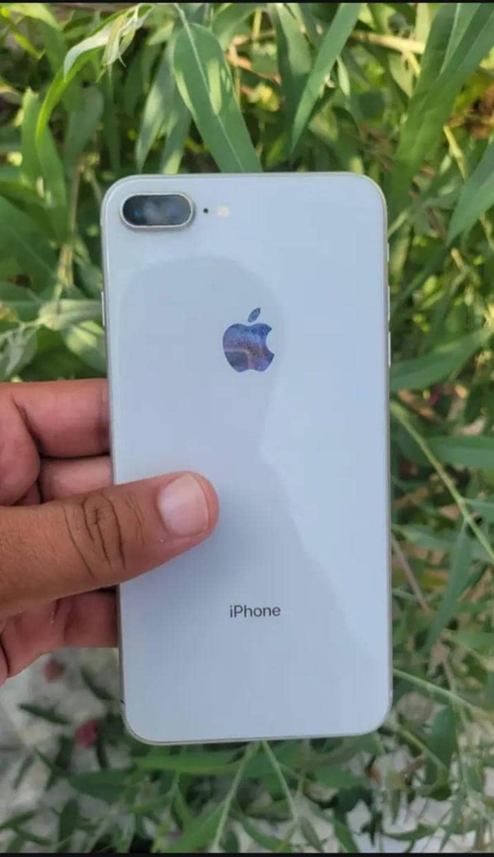 Apple iPhone 8 Plus 0