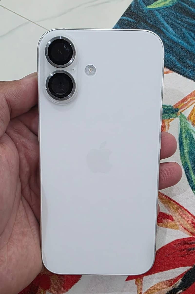 Apple iPhone 16 1