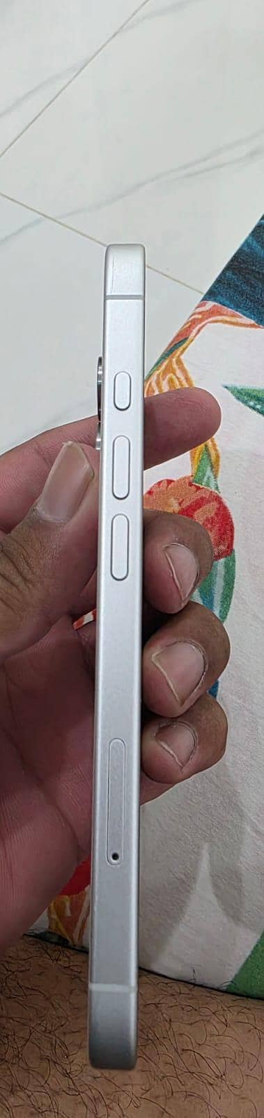 Apple iPhone 16 3