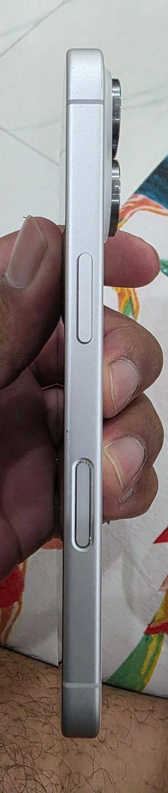 Apple iPhone 16 5