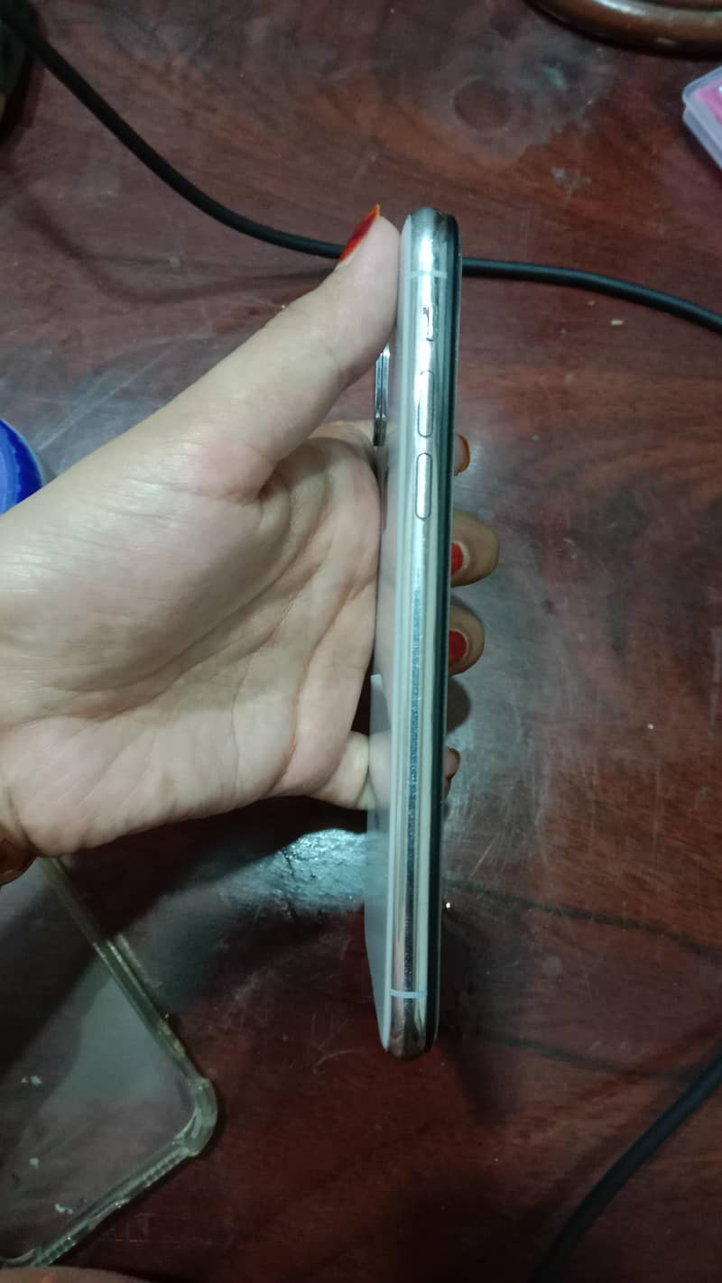 Apple iPhone X 5