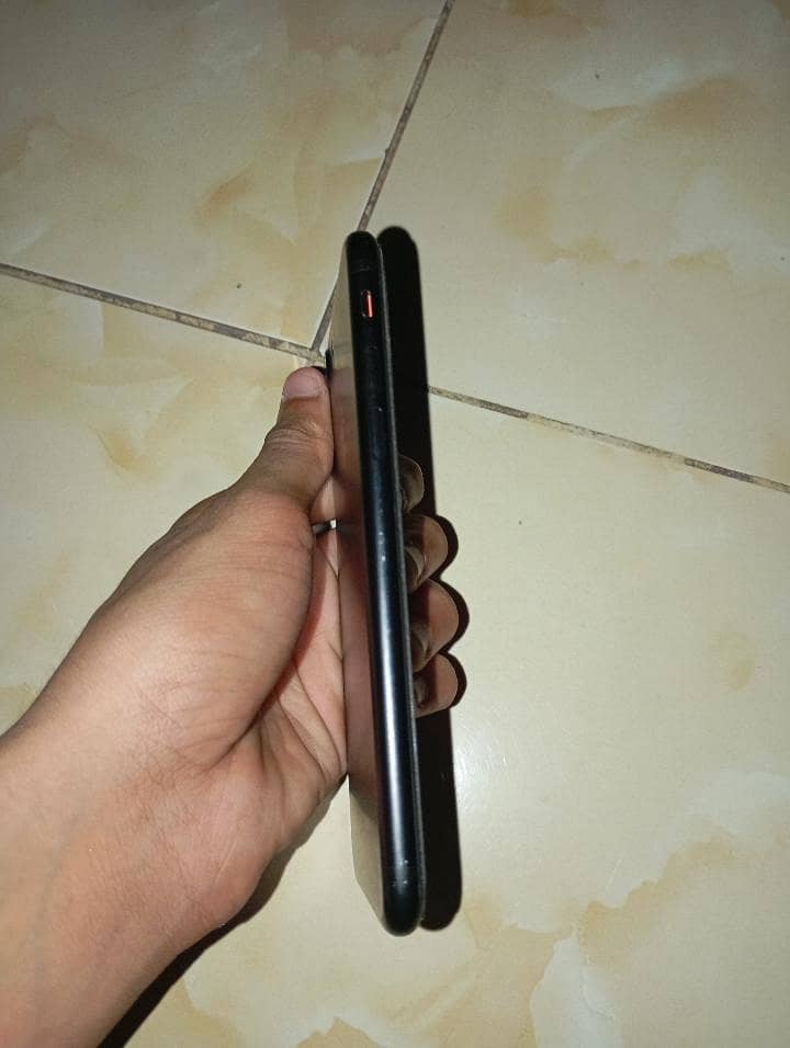 Apple iPhone 7 1