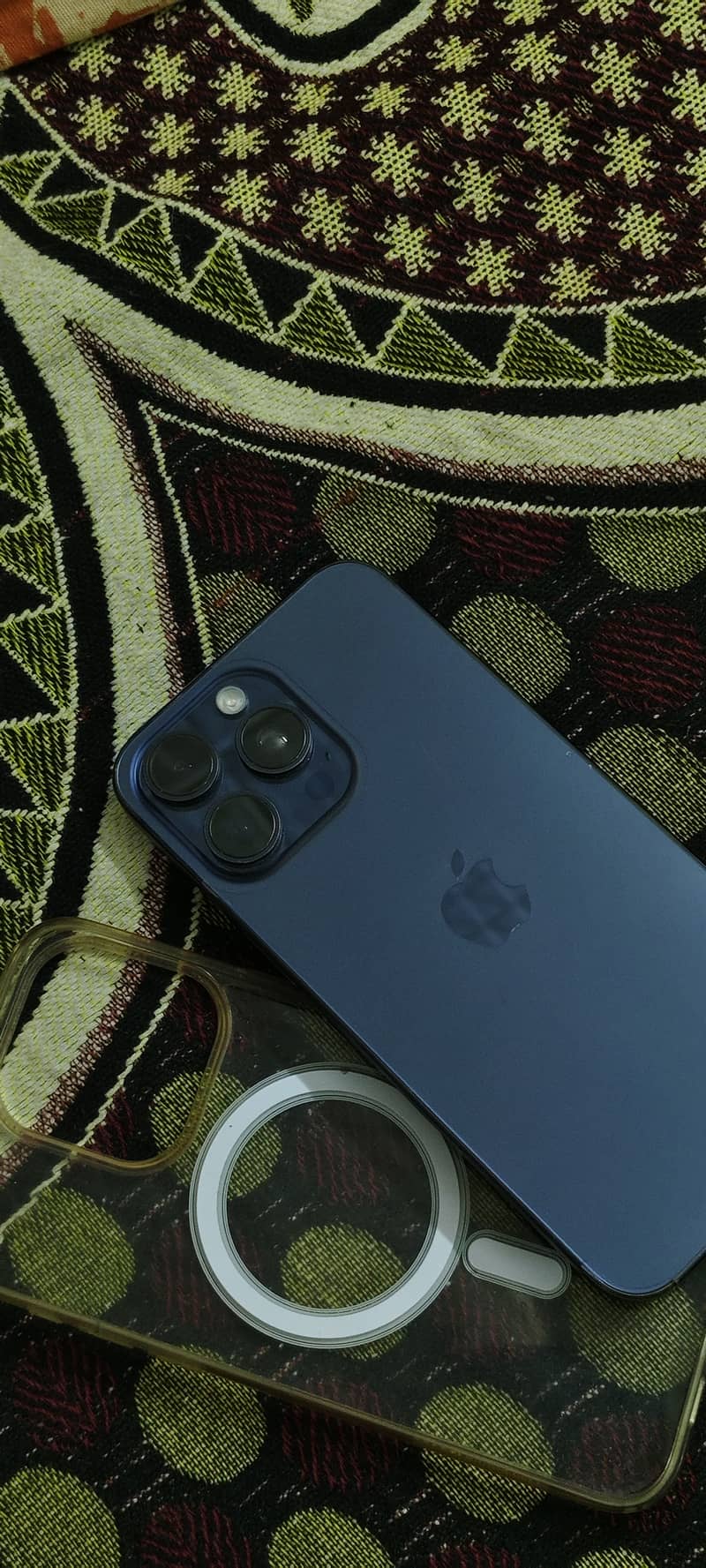 Apple iPhone 15 Pro Max 2