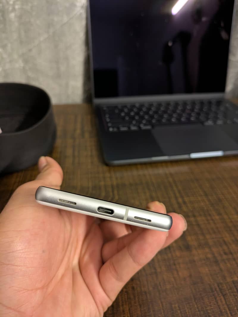 Google Pixel 7a 2