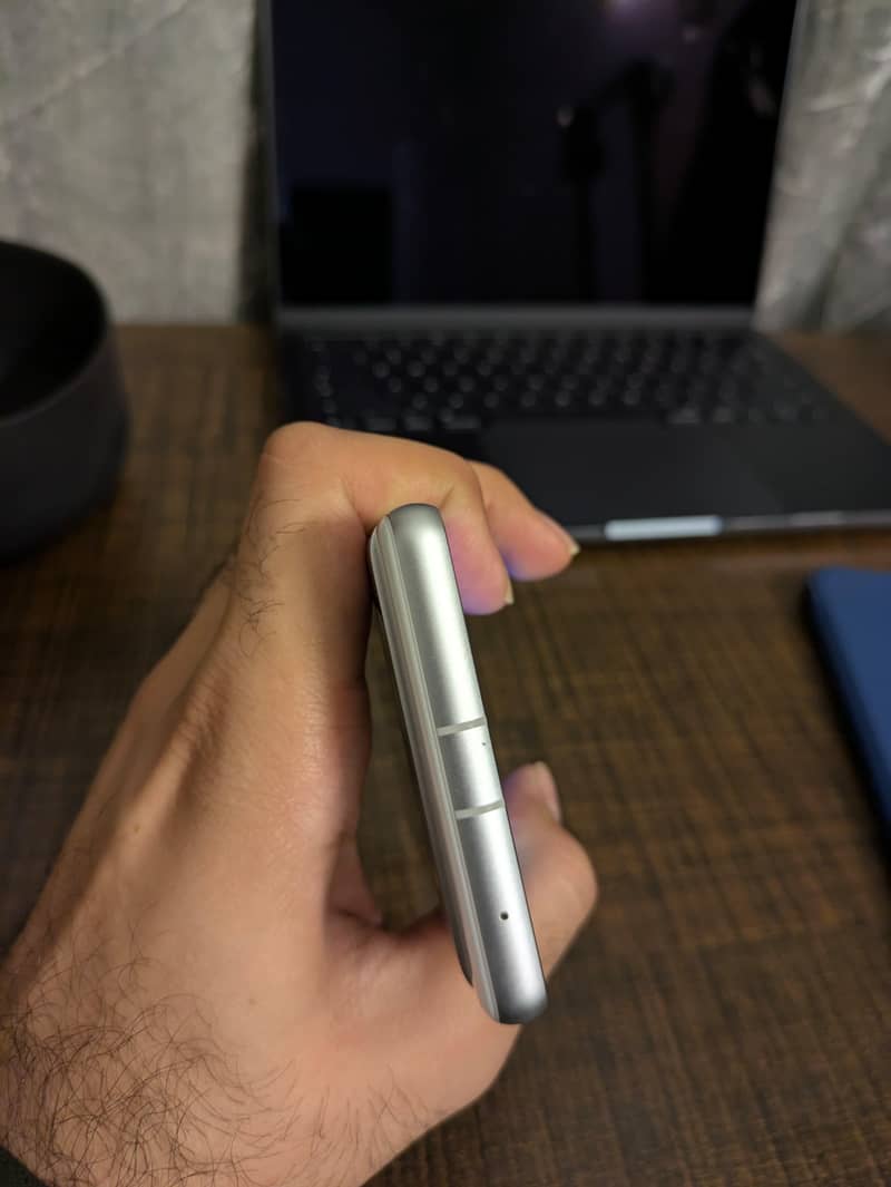 Google Pixel 7a 5