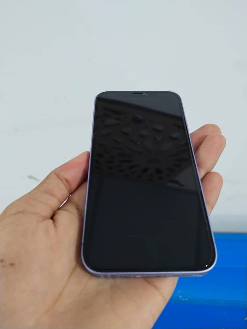 Apple iPhone 12 4