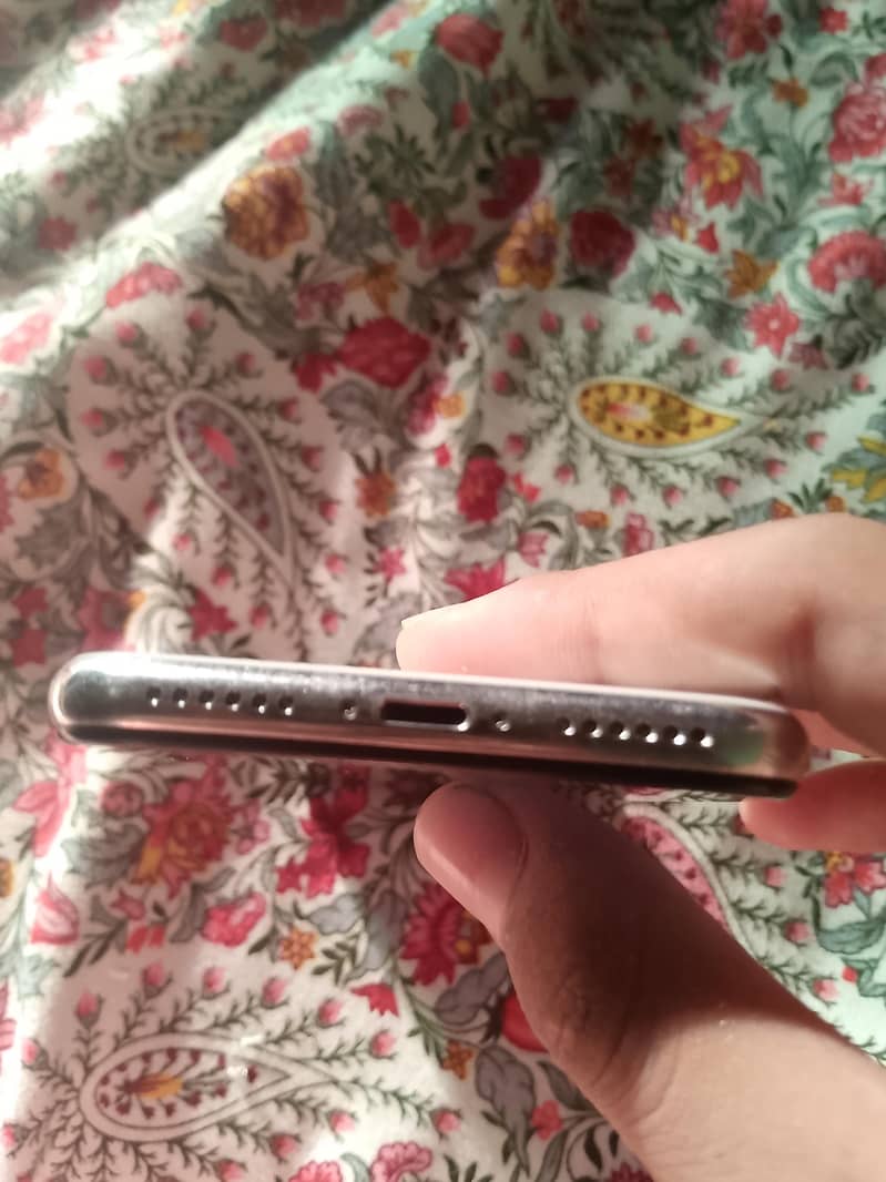 Apple iPhone X 5