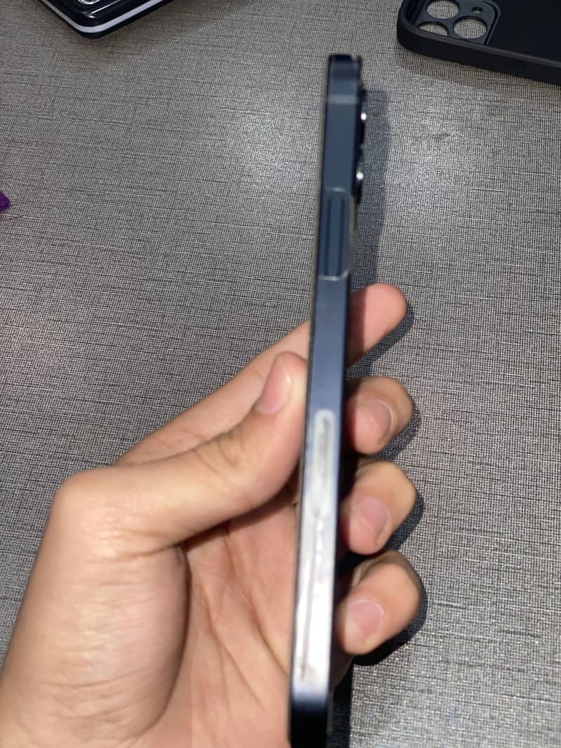 Apple iPhone 12 2