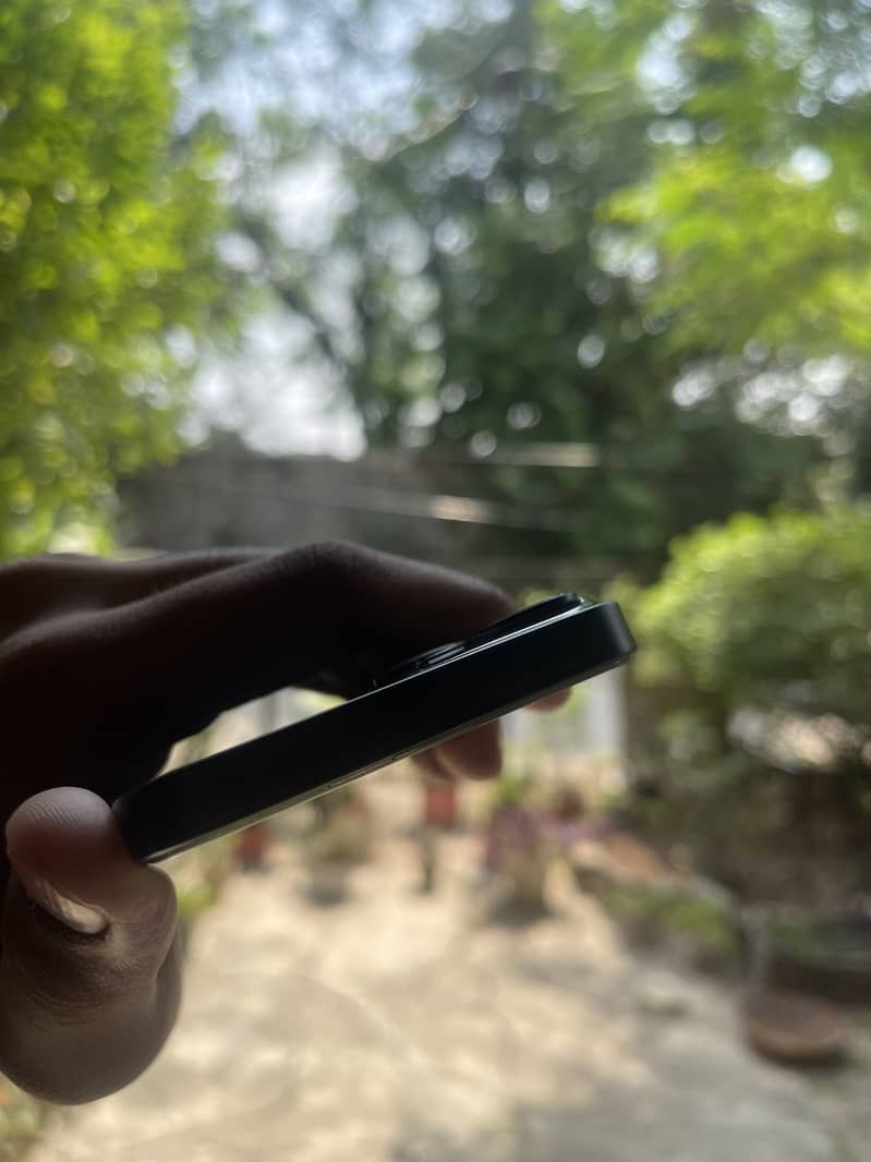 Apple iPhone 14 3