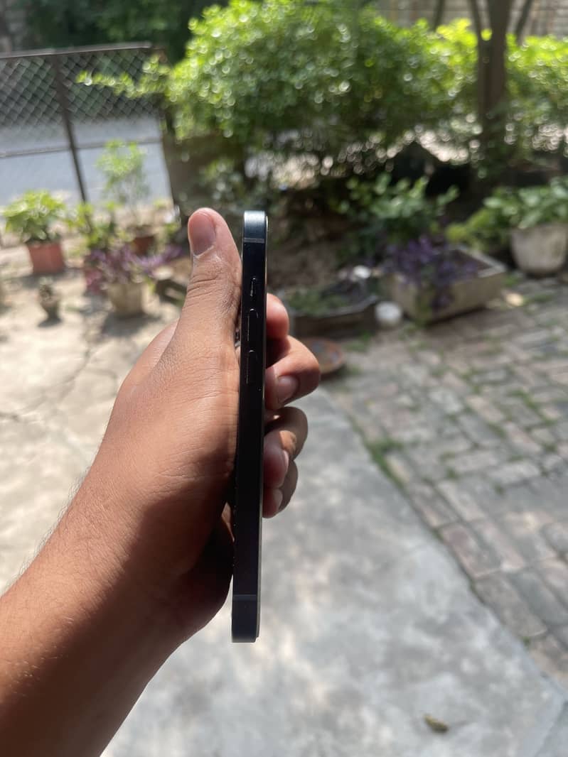 Apple iPhone 14 7