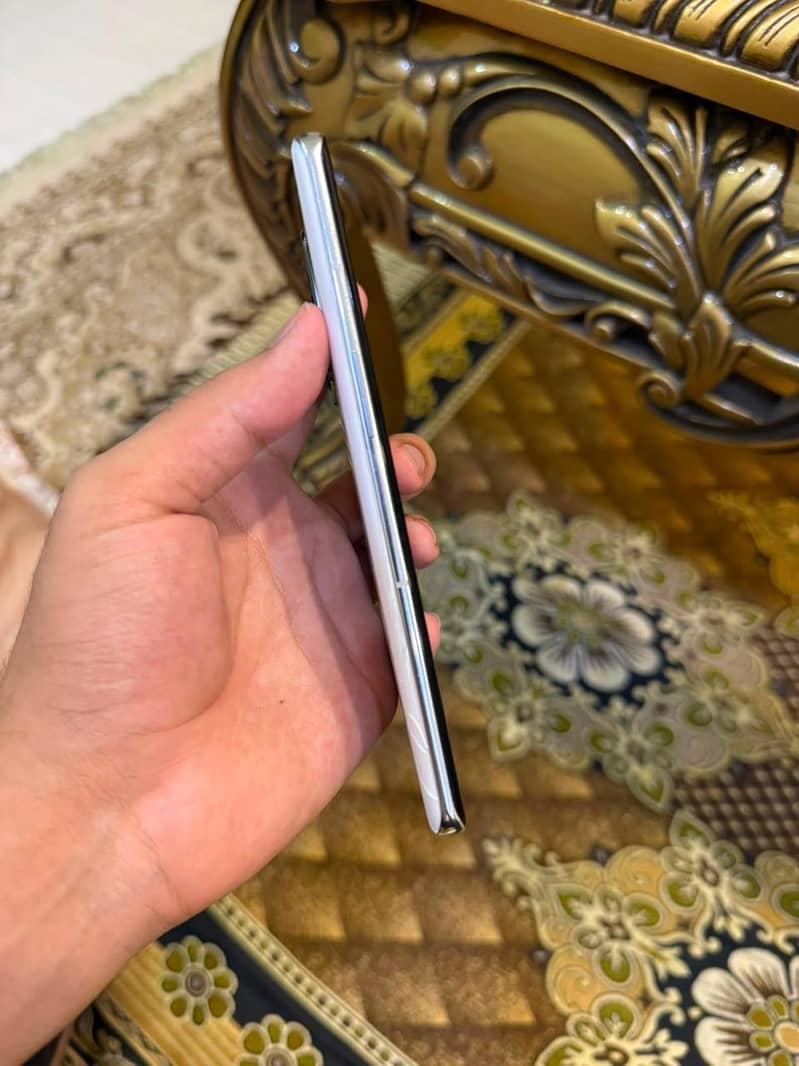 One Plus 10 Pro 4