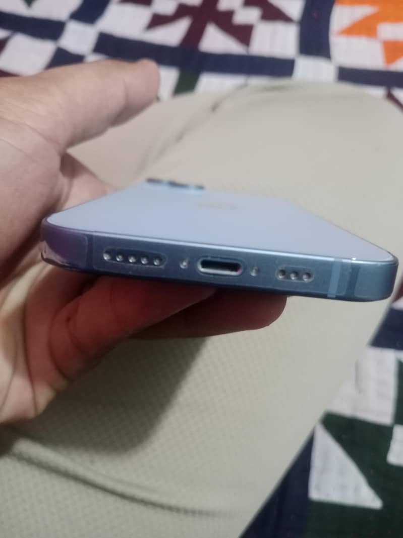 Apple iPhone 14 3