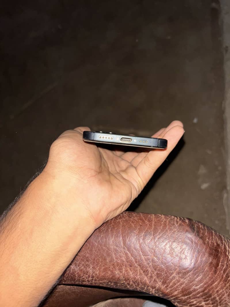 Apple iPhone 15 6
