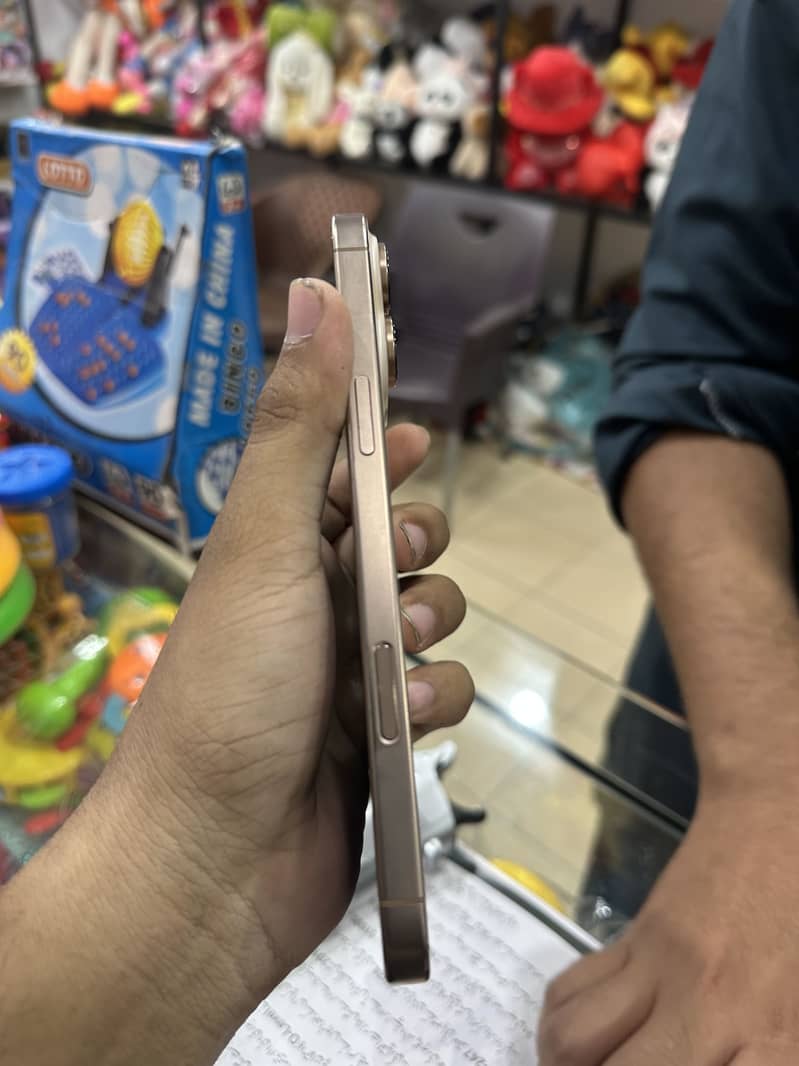 Apple iPhone 16 Pro Max 0