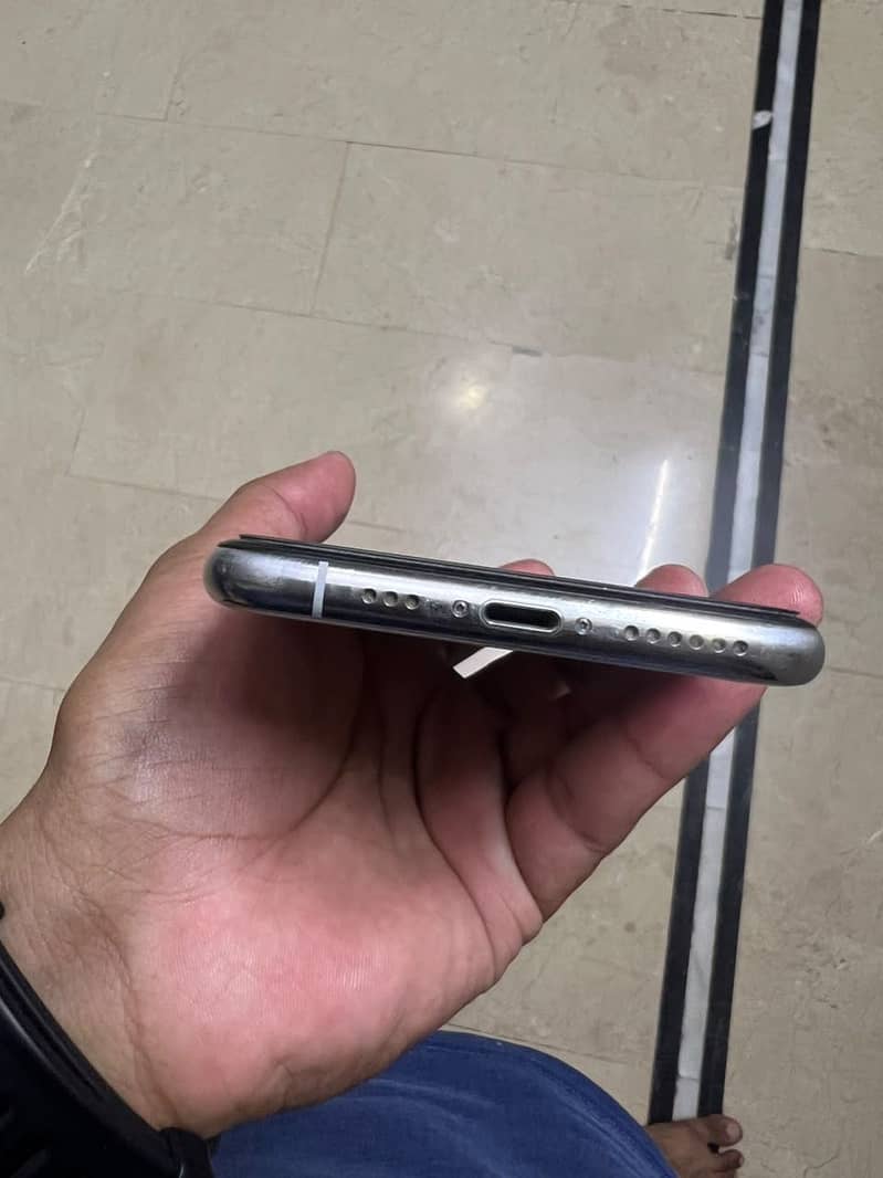Apple iPhone XS 3