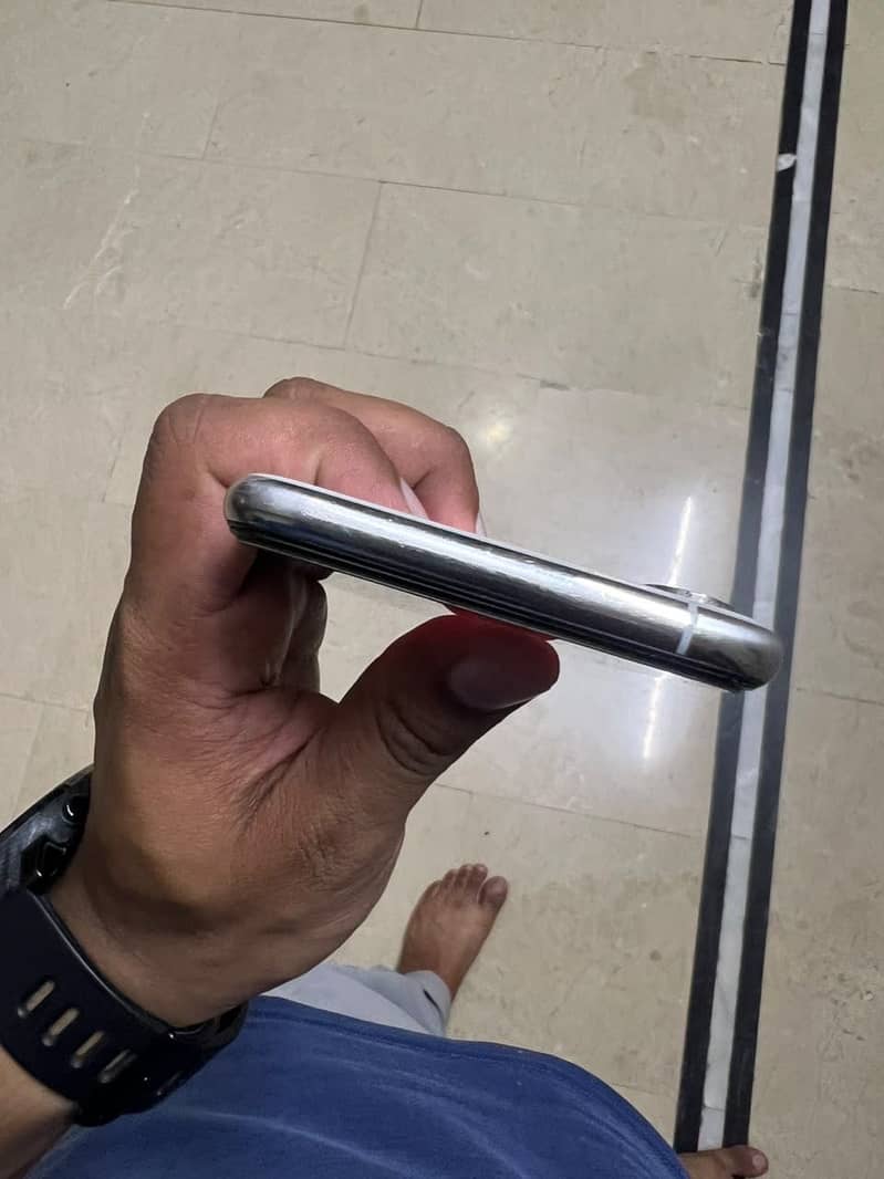 Apple iPhone XS 5