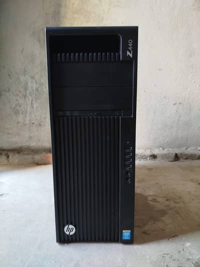 HP Z440 / E5 1650 V4 / 8GB Ram / 500GB Hard