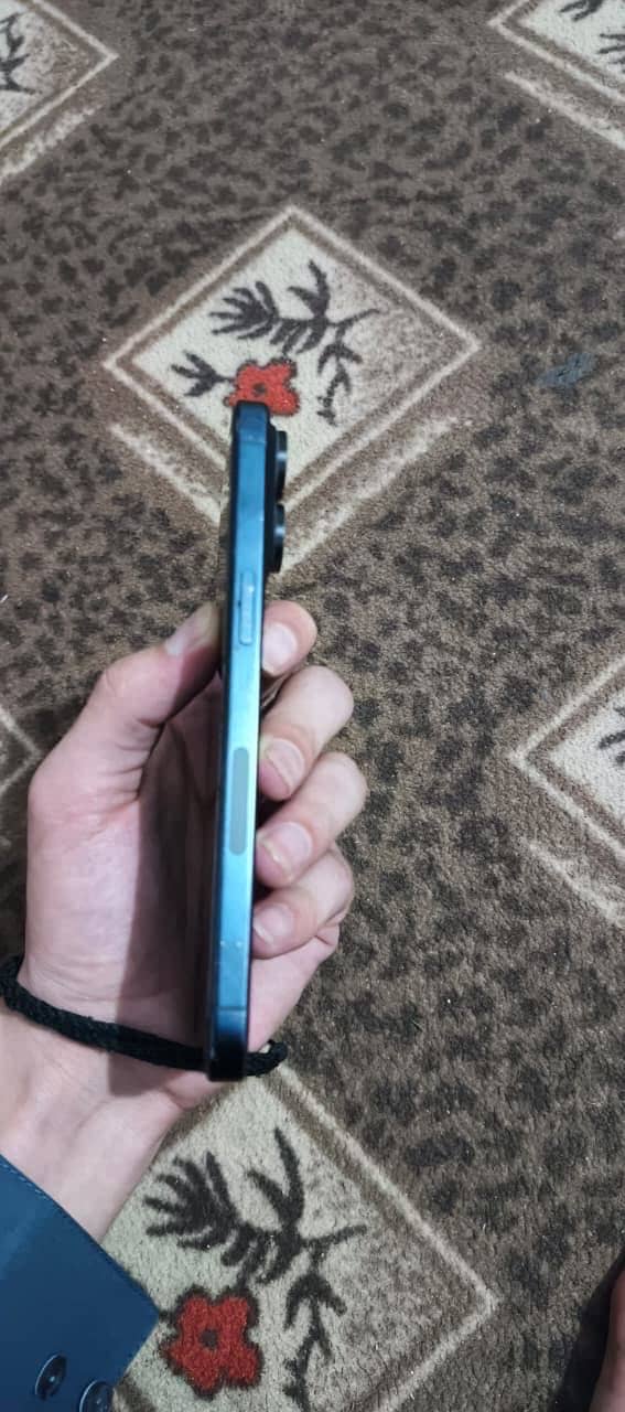 Apple iPhone 15 Pro Max 1