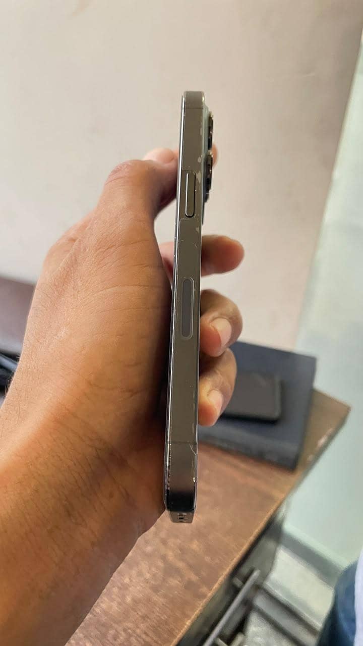 Apple iPhone 13 Pro 2