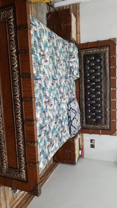 bde with side table and dressing
