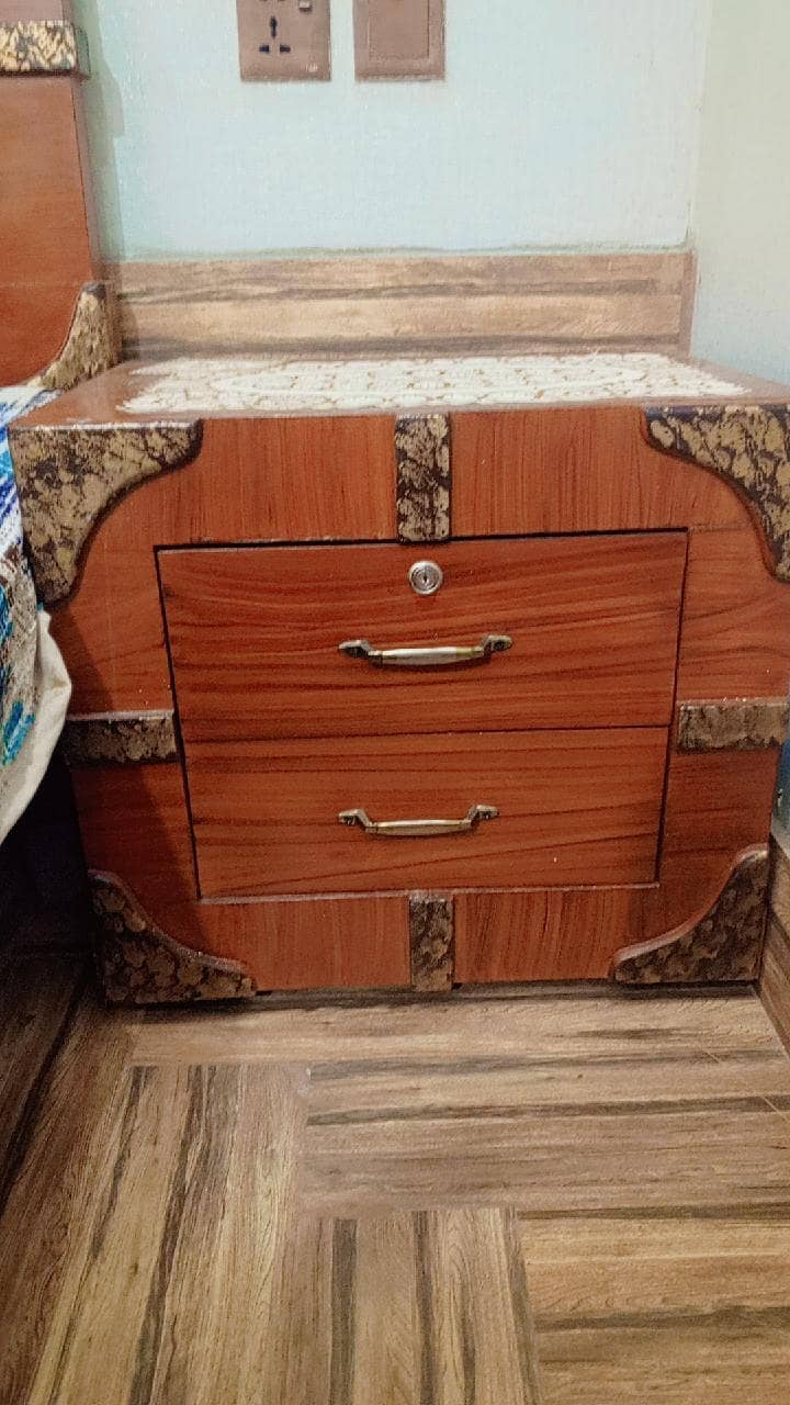 bde with side table and dressing 2