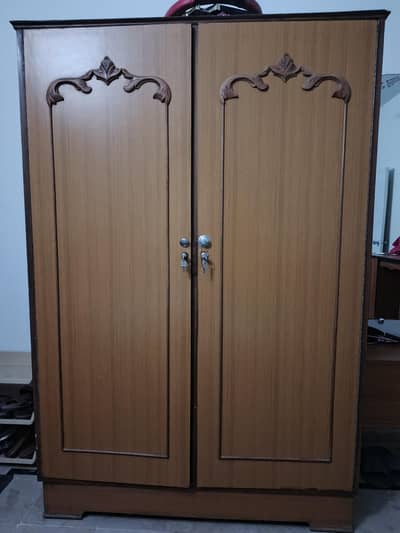 2 door almari in good condition