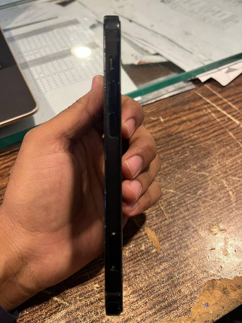Apple iPhone 12 3