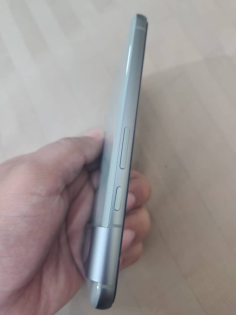 Google Pixel 8 5