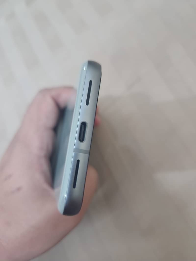 Google Pixel 8 6