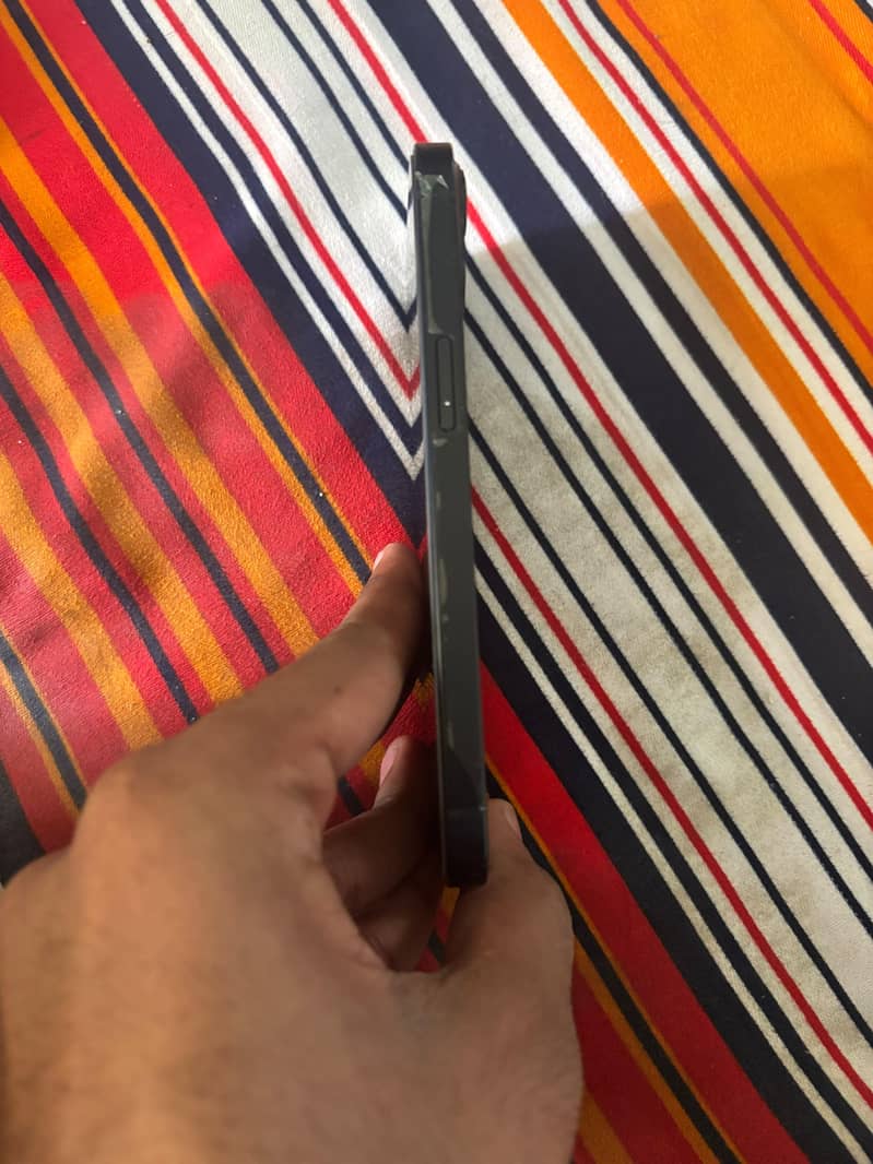 Apple iPhone 13 4