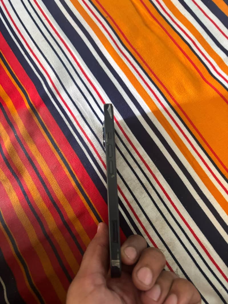 Apple iPhone 13 5