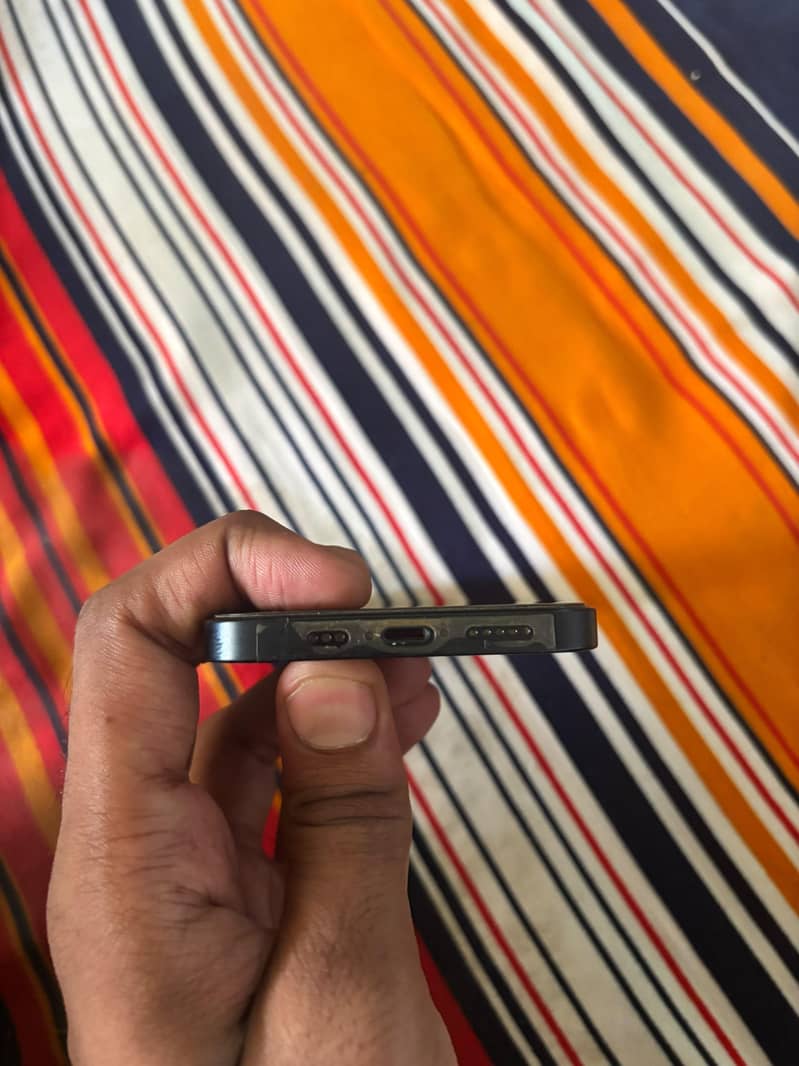 Apple iPhone 13 8
