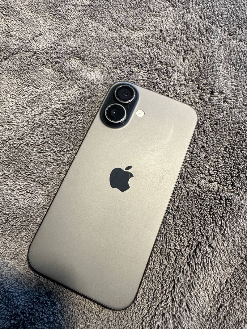 Apple iPhone 16 0