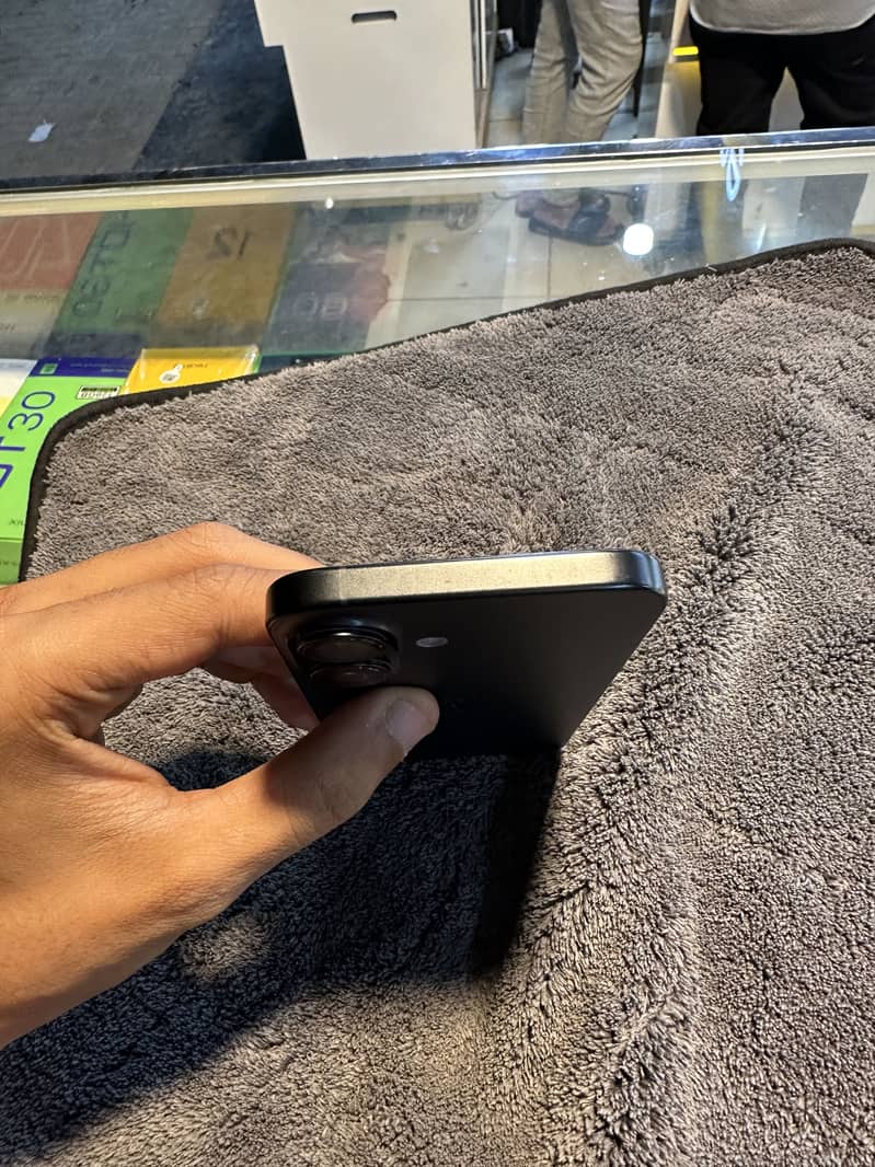 Apple iPhone 16 3