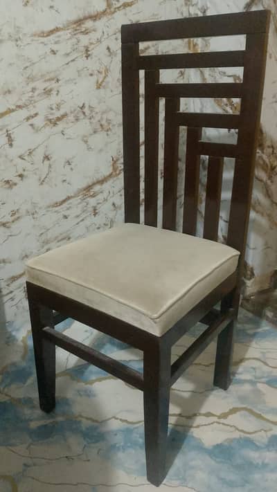 Dining table & Chairs