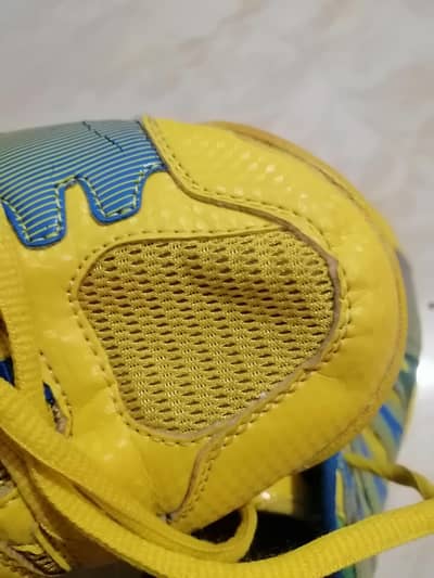 non marking shoes ,  badminton shoes