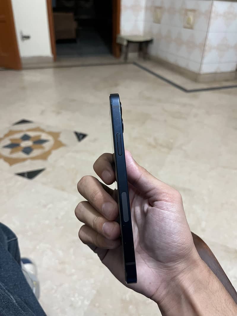 Apple iPhone 12 2
