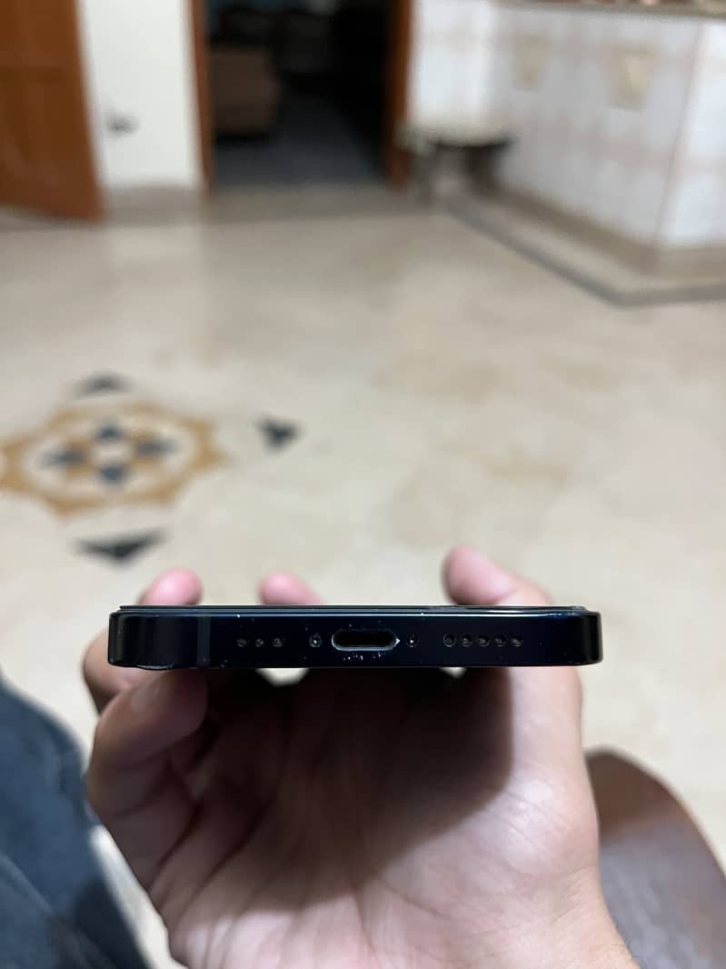 Apple iPhone 12 4