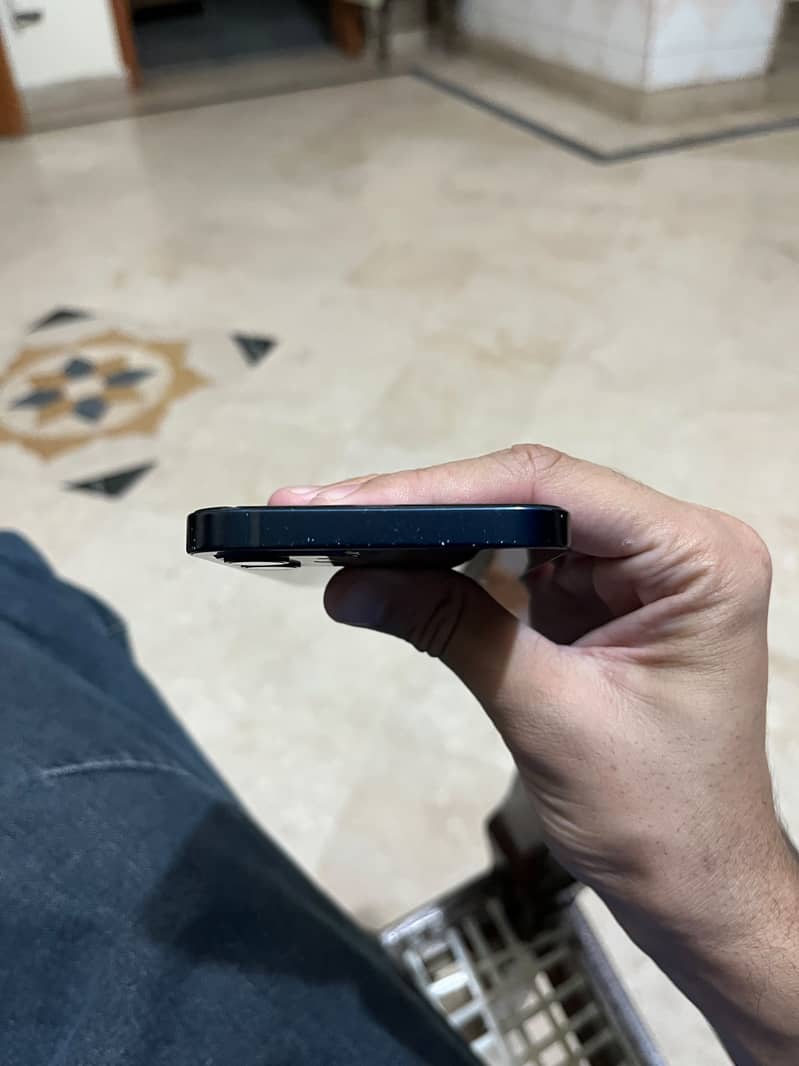 Apple iPhone 12 6