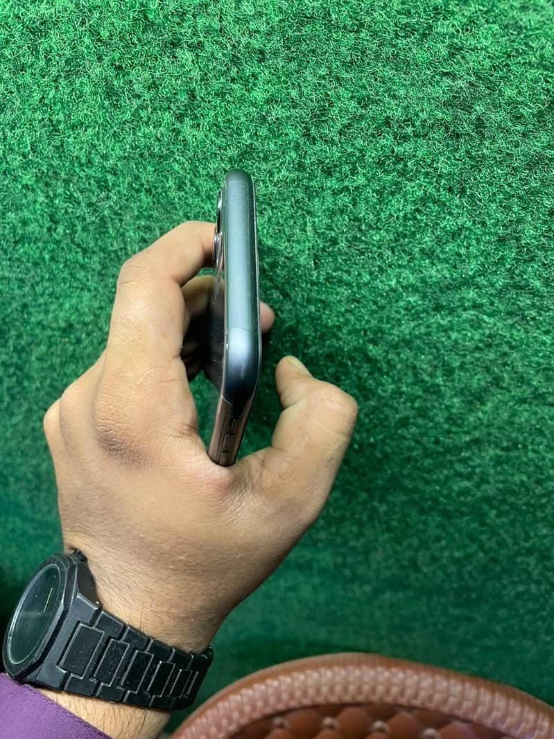 Apple iPhone 11 3