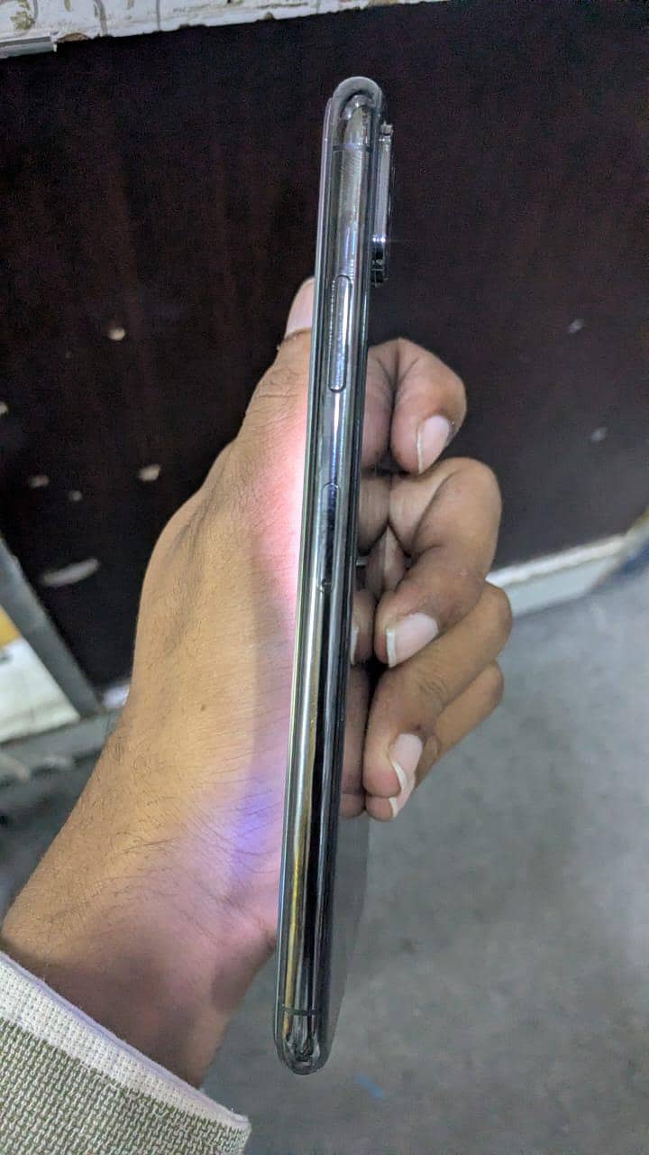 Apple iPhone XS Max 1