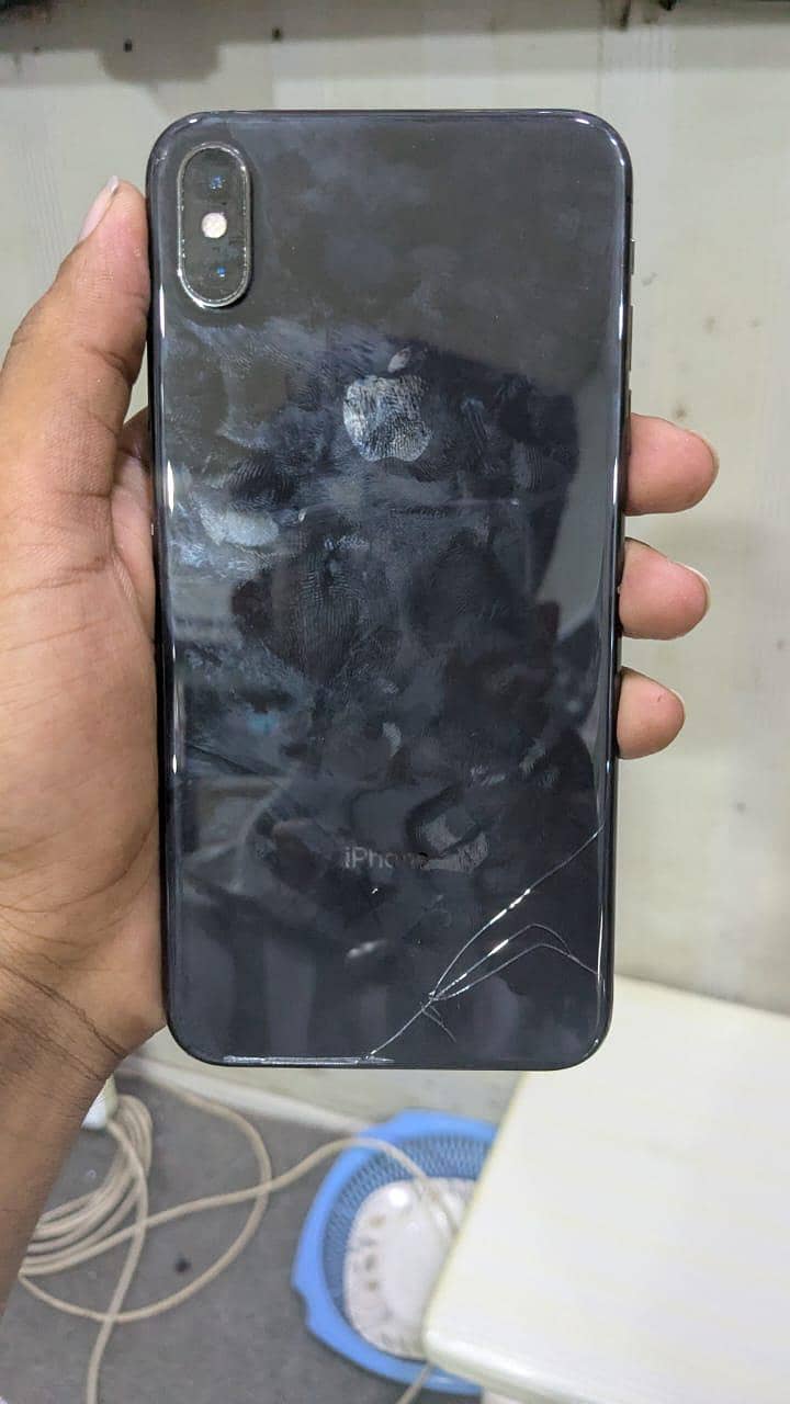 Apple iPhone XS Max 3