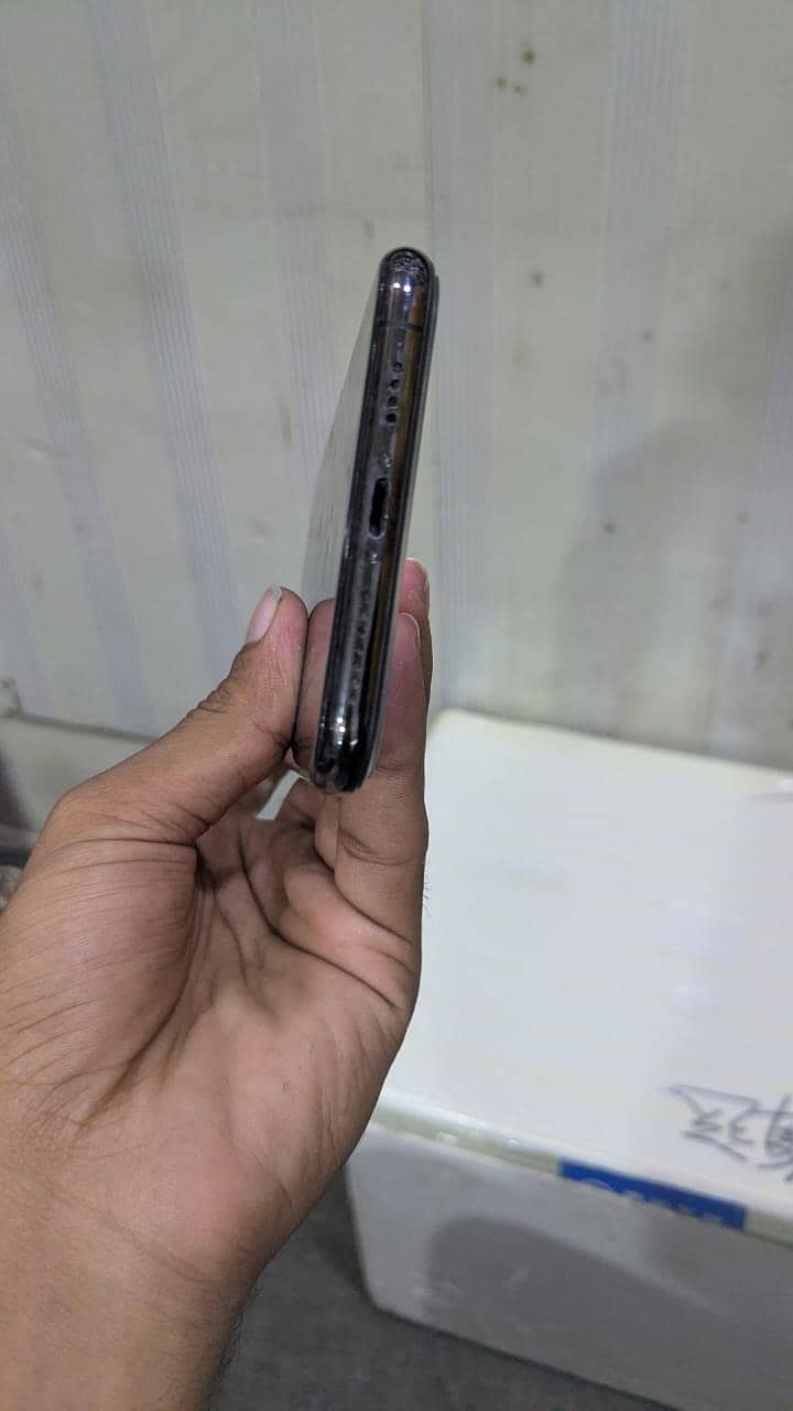 Apple iPhone XS Max 5