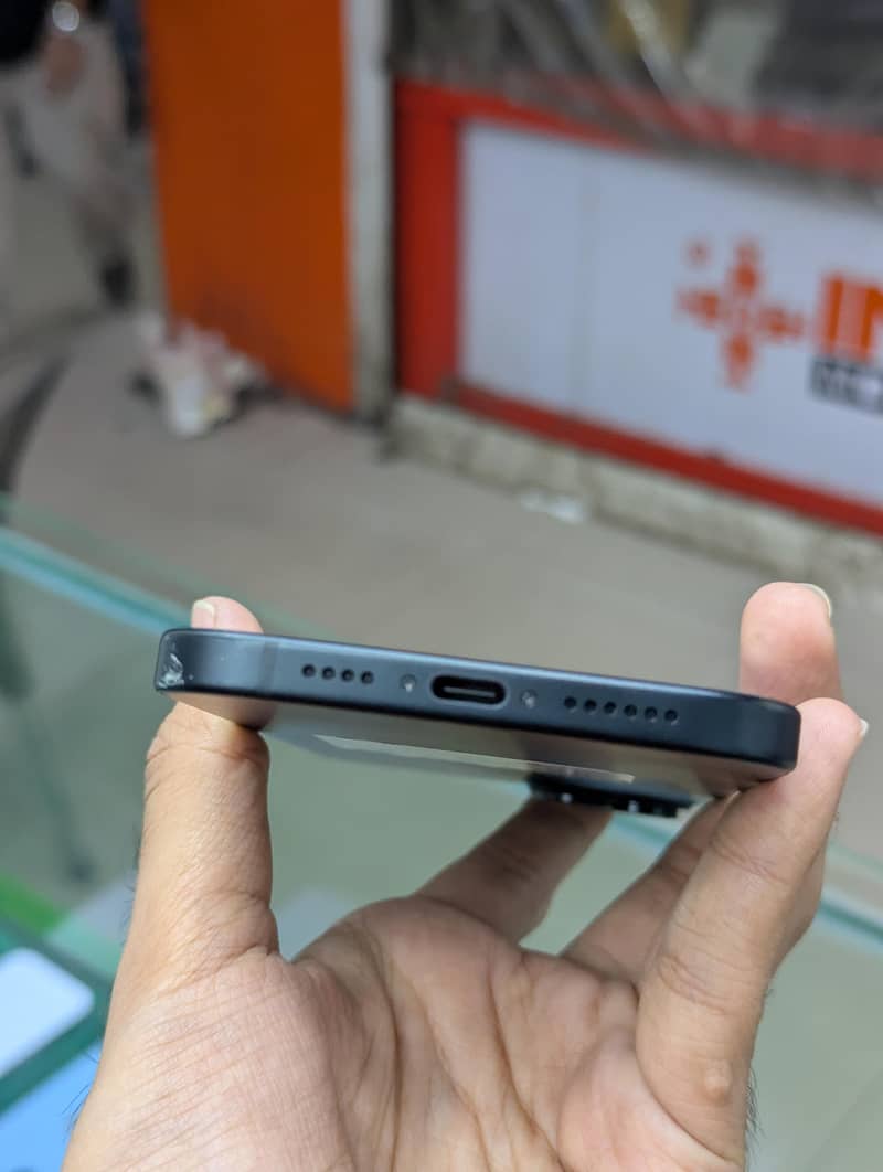 Apple iPhone 15 plus 6
