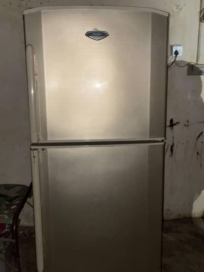higher ka fridge hai like new condition