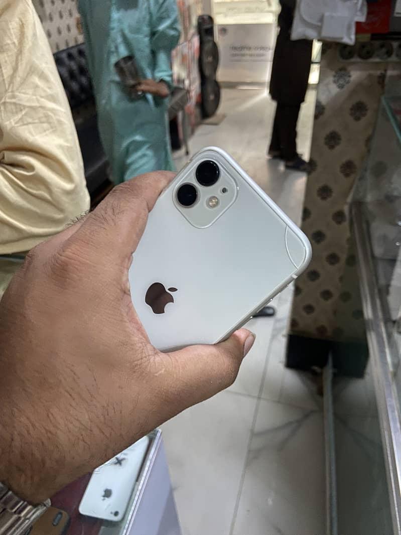 Apple iPhone 11 0