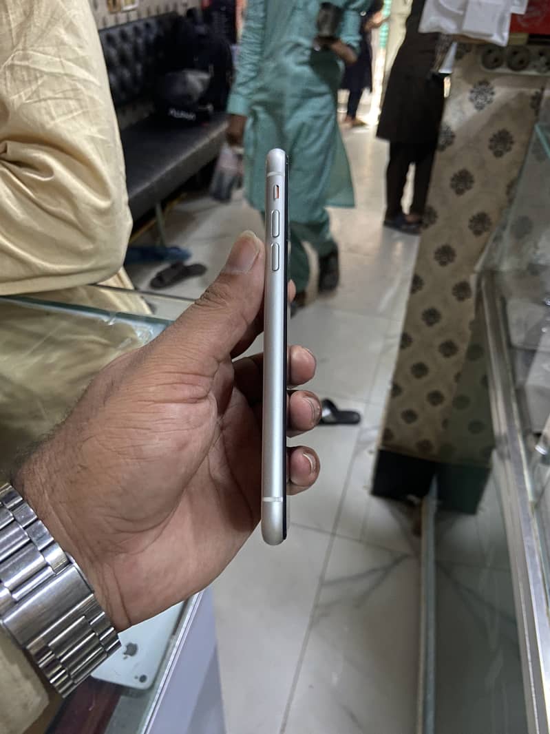 Apple iPhone 11 2